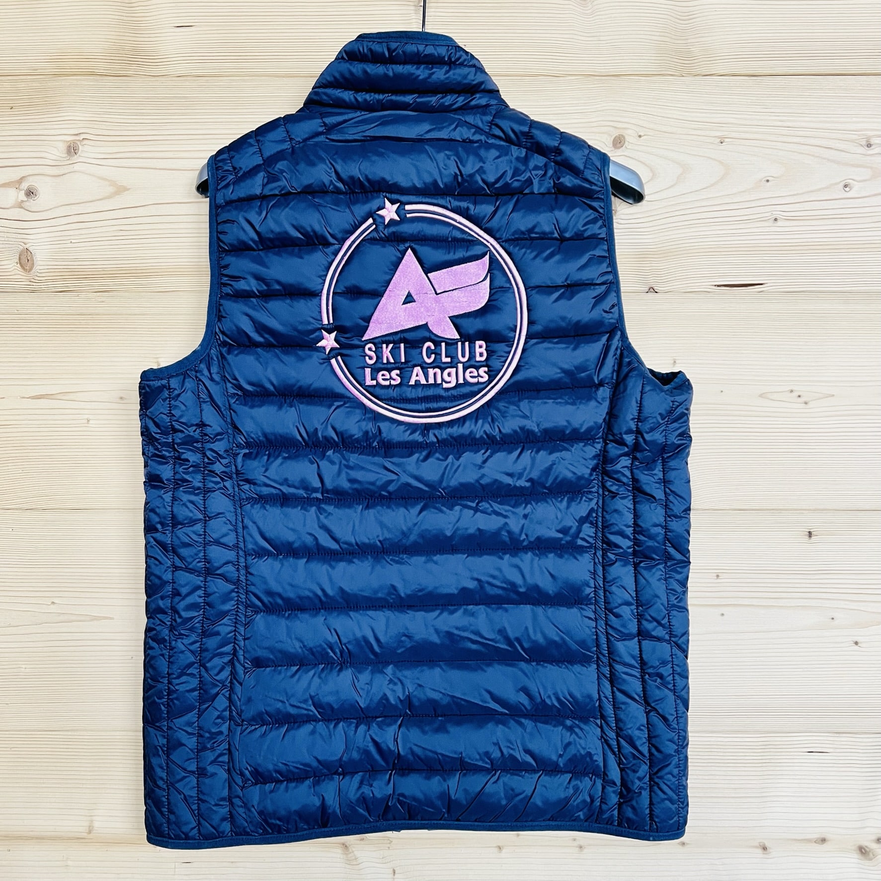 Doudoune sans manche bleu logo rose – Image 4